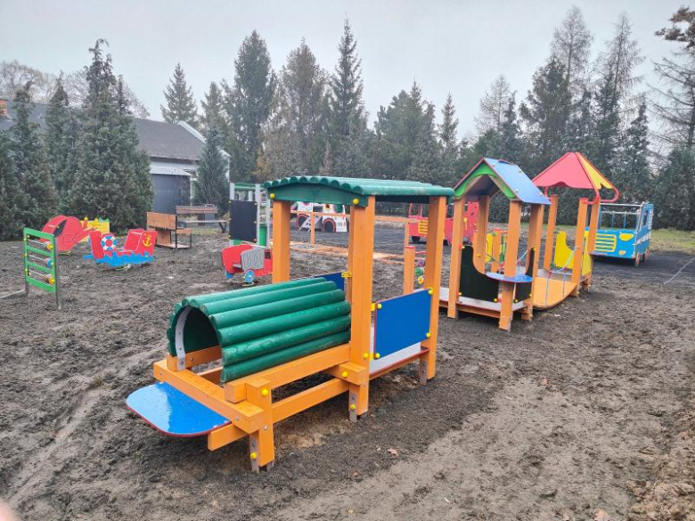 Nowa inwestycja w Ciepłowodach. Doposażono plac zabaw przy żłobku gminnym