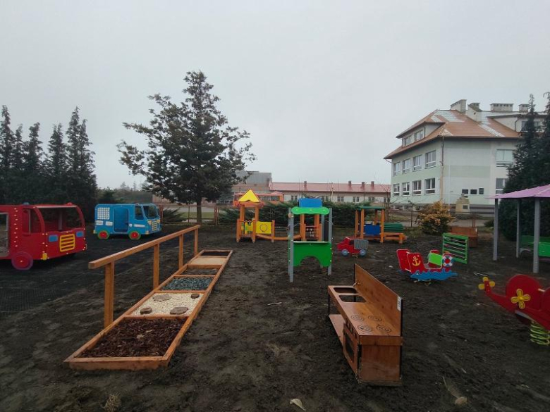 Nowa inwestycja w Ciepłowodach. Doposażono plac zabaw przy żłobku gminnym