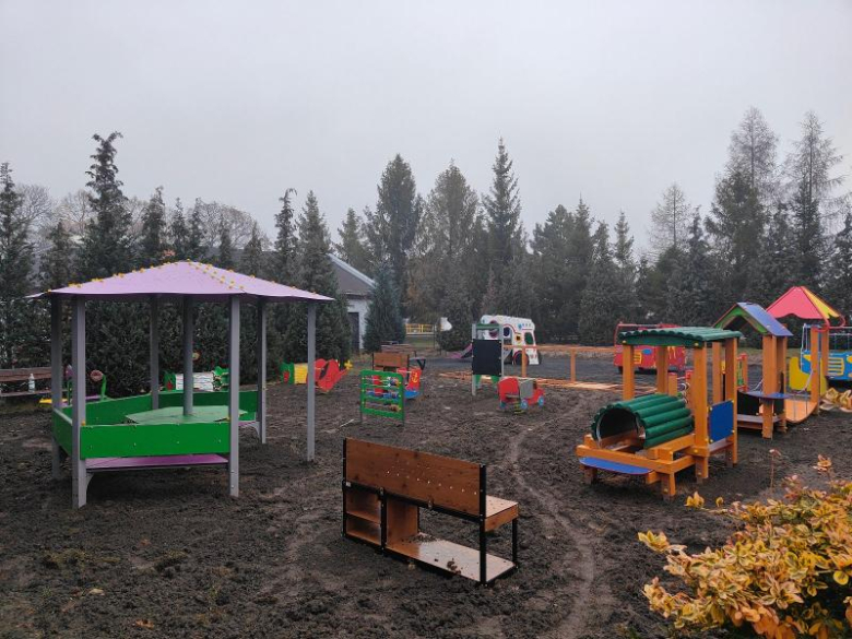 Nowa inwestycja w Ciepłowodach. Doposażono plac zabaw przy żłobku gminnym