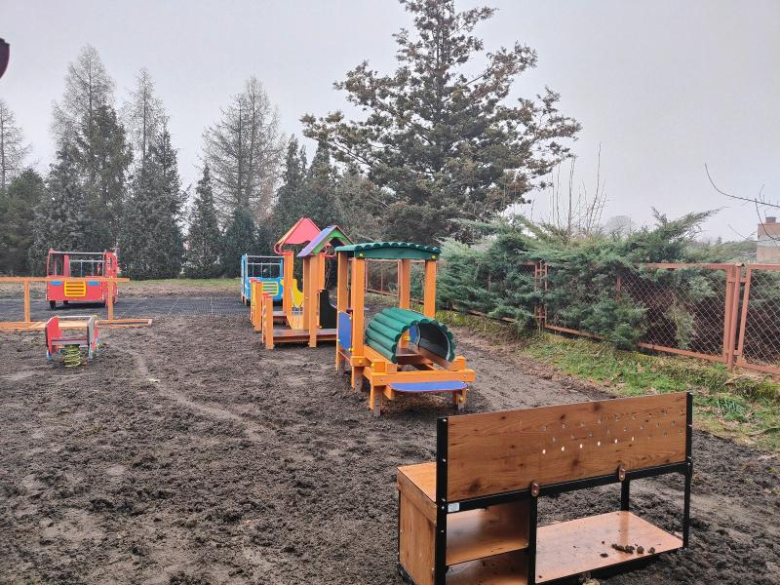 Nowa inwestycja w Ciepłowodach. Doposażono plac zabaw przy żłobku gminnym