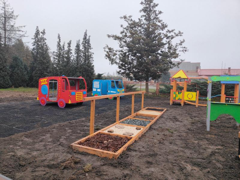 Nowa inwestycja w Ciepłowodach. Doposażono plac zabaw przy żłobku gminnym