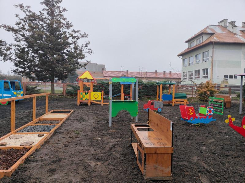 Nowa inwestycja w Ciepłowodach. Doposażono plac zabaw przy żłobku gminnym
