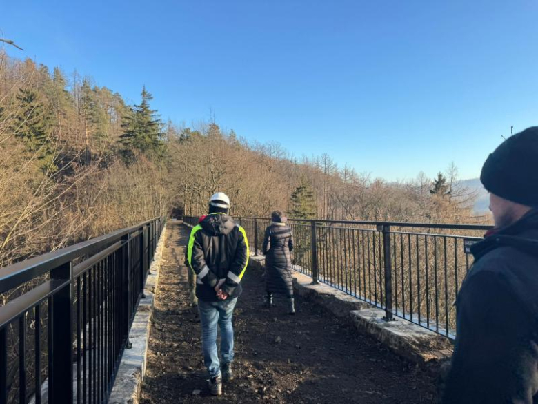 Zakończono I etap rewitalizacji wiaduktu. Nowe balustrady poprawią bezpieczeństwo spacerowiczów