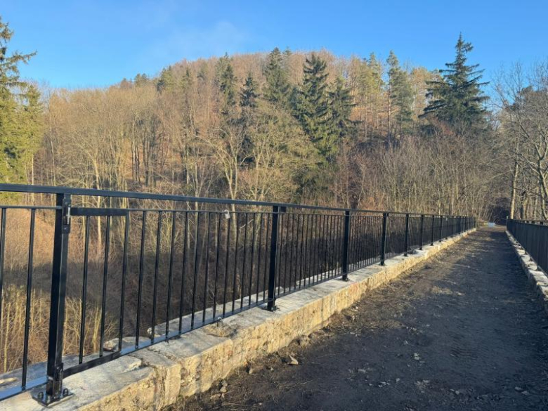 Zakończono I etap rewitalizacji wiaduktu. Nowe balustrady poprawią bezpieczeństwo spacerowiczów