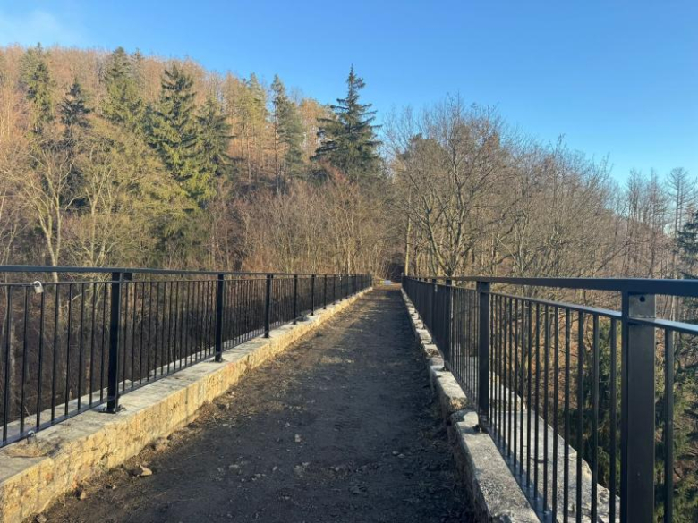 Zakończono I etap rewitalizacji wiaduktu. Nowe balustrady poprawią bezpieczeństwo spacerowiczów