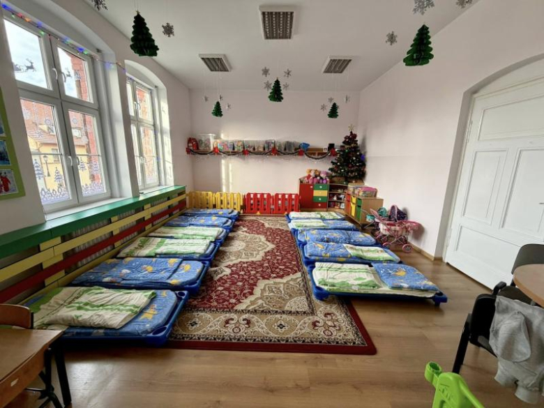 Plac zabaw przy Żłobku Miejskim w Ziębicach z nowym wyposażeniem za ponad 163 tys. zł