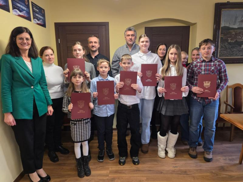 Burmistrz wręczyła stypendia sportowcom