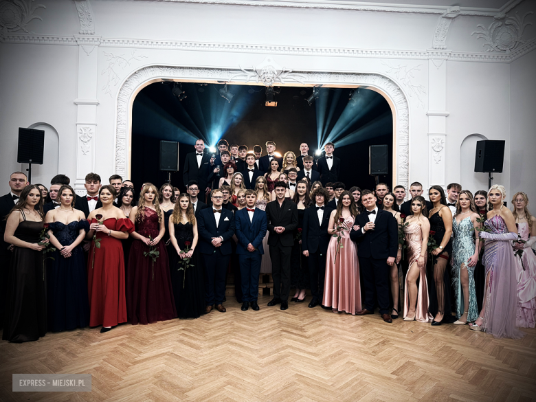 Studniówka w Zespole Szkół Ponadpodstawowych w Ziębicach [foto]