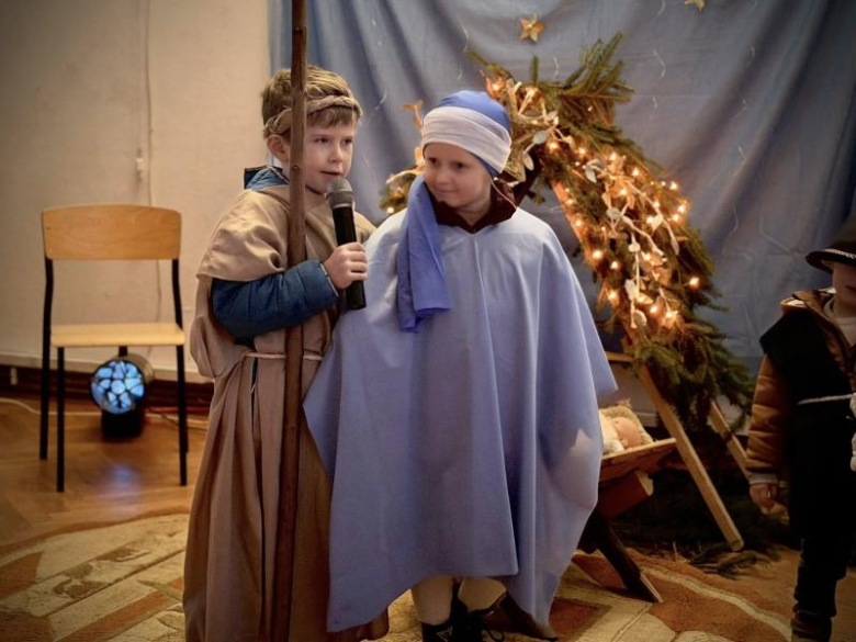 Przedstawienie jasełkowe dla babć i dziadków w Pomianowie Dolnym