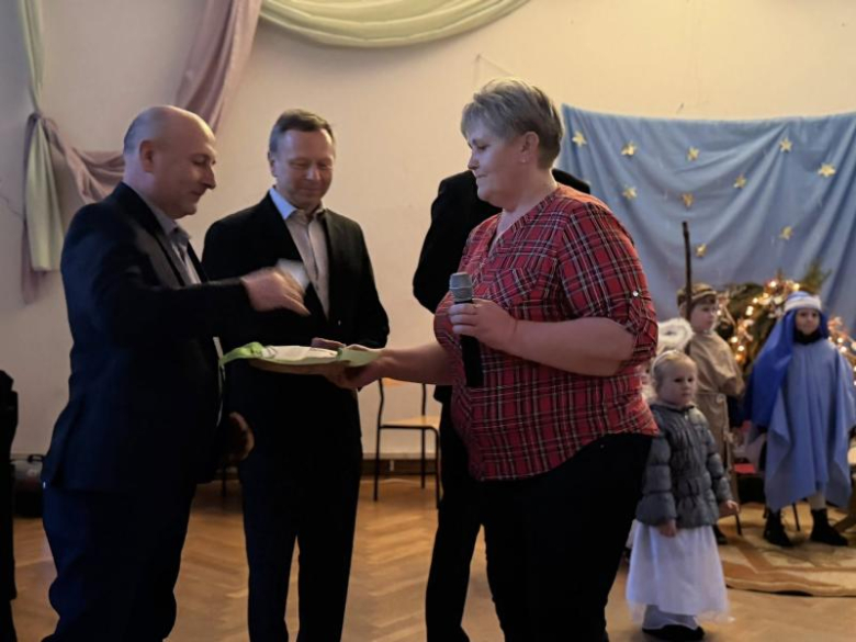 Przedstawienie jasełkowe dla babć i dziadków w Pomianowie Dolnym