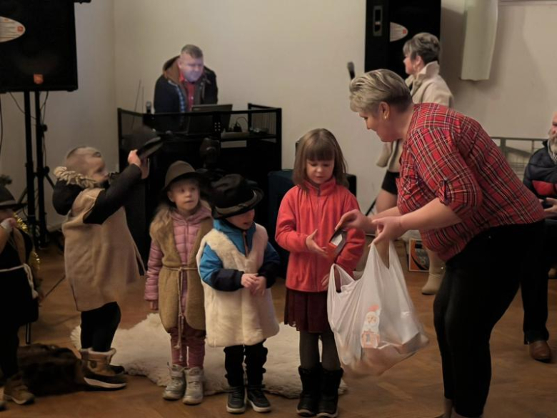 Przedstawienie jasełkowe dla babć i dziadków w Pomianowie Dolnym