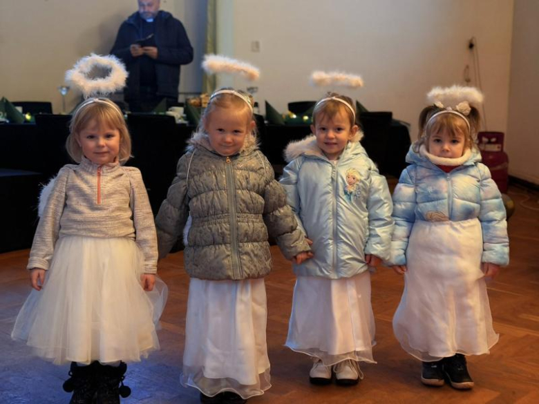 Przedstawienie jasełkowe dla babć i dziadków w Pomianowie Dolnym