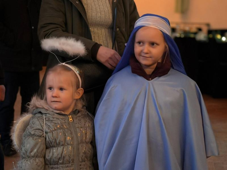 Przedstawienie jasełkowe dla babć i dziadków w Pomianowie Dolnym