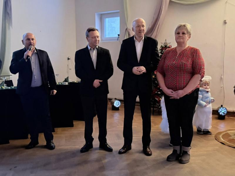 Przedstawienie jasełkowe dla babć i dziadków w Pomianowie Dolnym