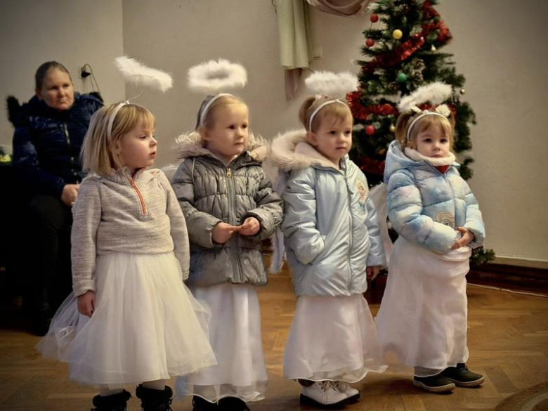 Przedstawienie jasełkowe dla babć i dziadków w Pomianowie Dolnym