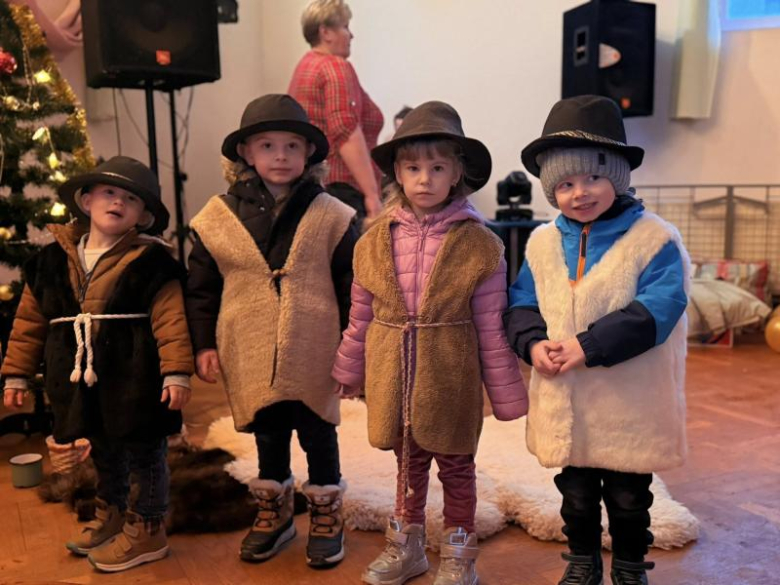 Przedstawienie jasełkowe dla babć i dziadków w Pomianowie Dolnym