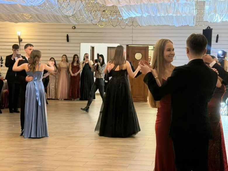 Studniówka Katolickiego Liceum Ogólnkoształcąćego w Henrykowie [foto]