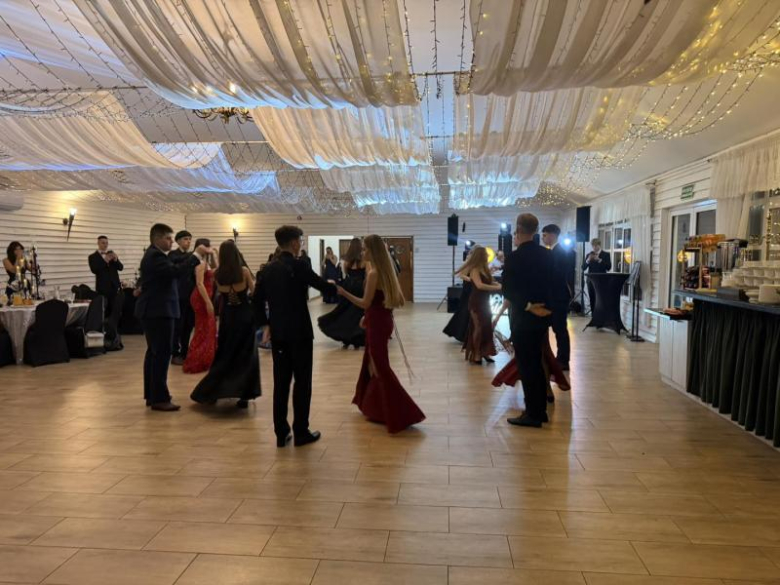 Studniówka Katolickiego Liceum Ogólnkoształcąćego w Henrykowie [foto]