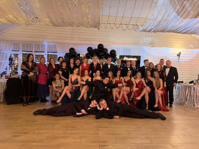 Studniówka Katolickiego Liceum Ogólnkoształcąćego w Henrykowie [foto]