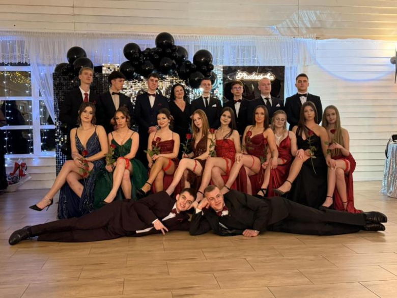 Studniówka Katolickiego Liceum Ogólnkoształcąćego w Henrykowie [foto]