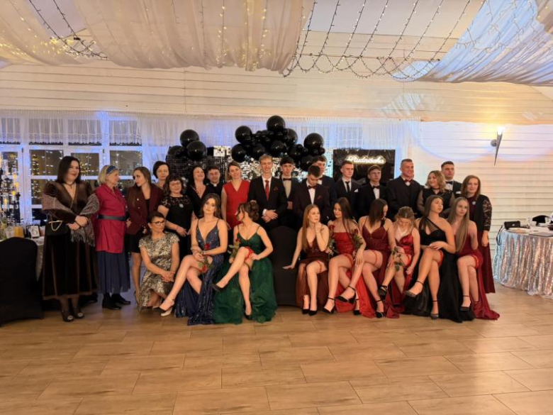 Studniówka Katolickiego Liceum Ogólnkoształcąćego w Henrykowie [foto]