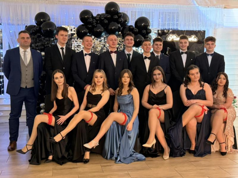 Studniówka Katolickiego Liceum Ogólnkoształcąćego w Henrykowie [foto]