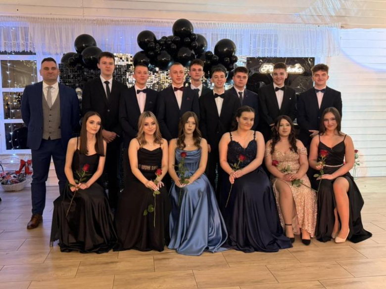 Studniówka Katolickiego Liceum Ogólnkoształcąćego w Henrykowie [foto]