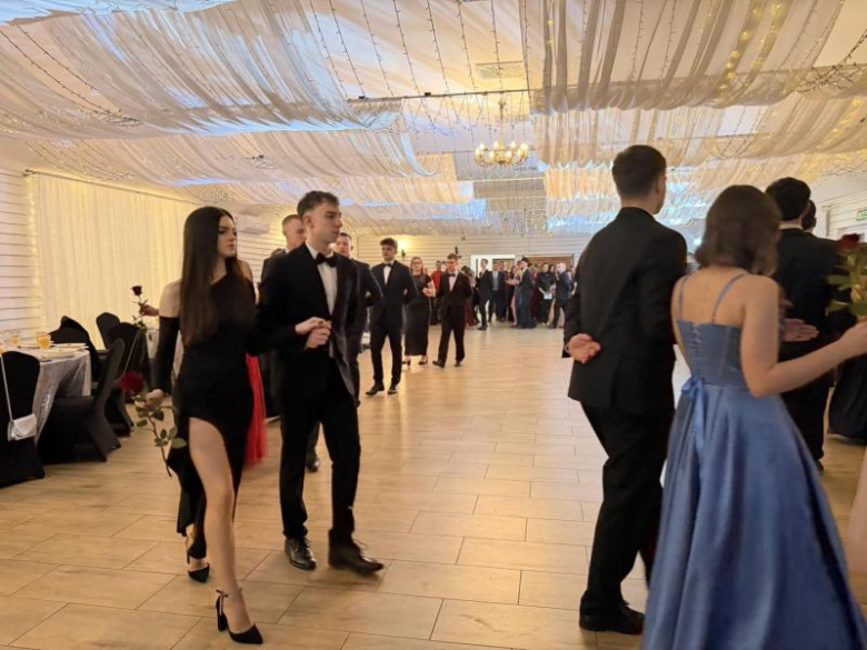 Studniówka Katolickiego Liceum Ogólnkoształcąćego w Henrykowie [foto]