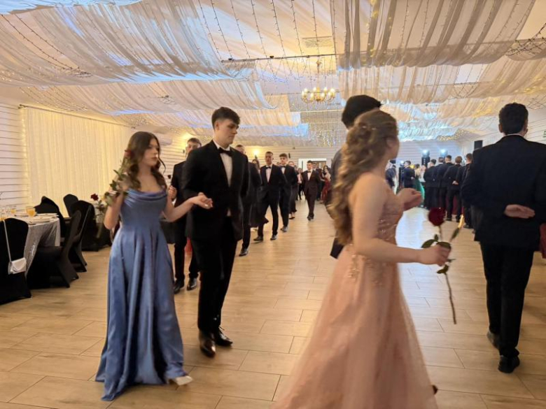 Studniówka Katolickiego Liceum Ogólnkoształcąćego w Henrykowie [foto]