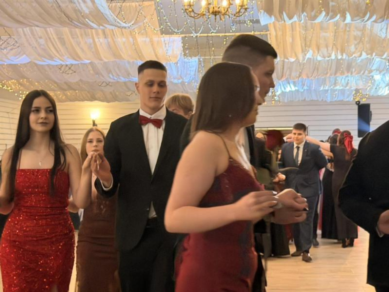 Studniówka Katolickiego Liceum Ogólnkoształcąćego w Henrykowie [foto]