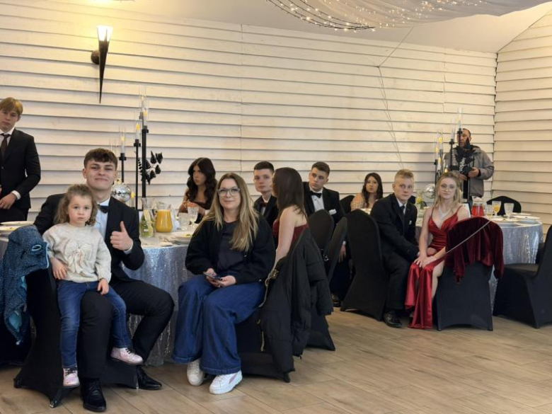 Studniówka Katolickiego Liceum Ogólnkoształcąćego w Henrykowie [foto]