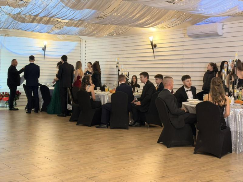 Studniówka Katolickiego Liceum Ogólnkoształcąćego w Henrykowie [foto]