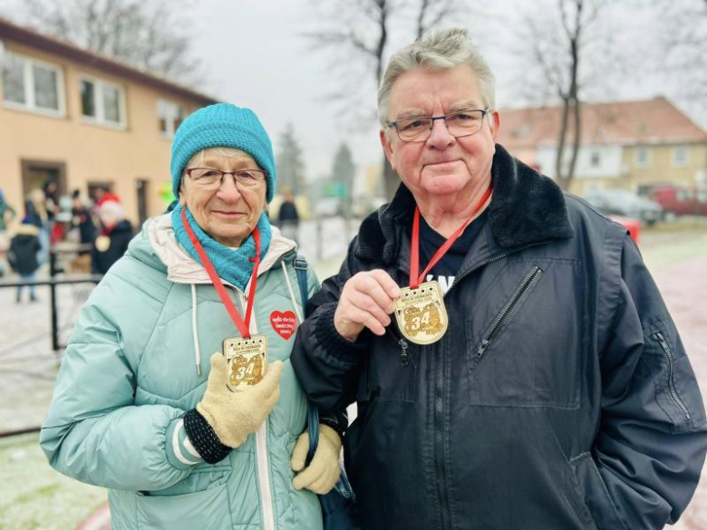 Ziębice na sportowo rozpoczęły 34. finał WOŚP. Bieg z sercem na stadionie miejskim