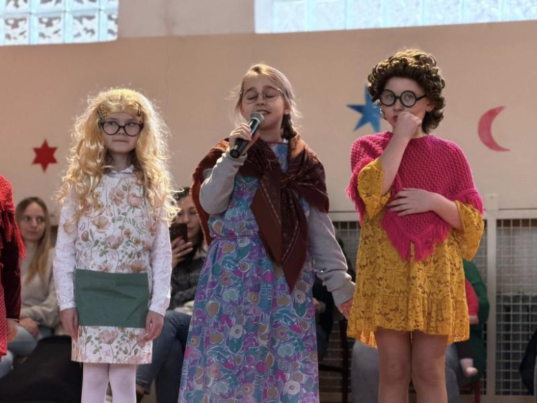 Dzień Babci i Dziadka w Zespole Szkół i Przedszkoli w Niedźwiedziu [foto]