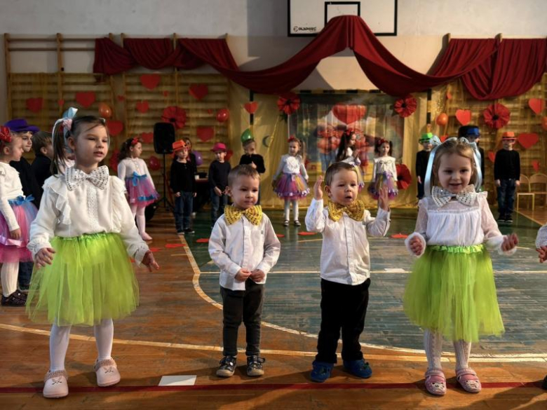 Dzień Babci i Dziadka w Zespole Szkół i Przedszkoli w Niedźwiedziu [foto]