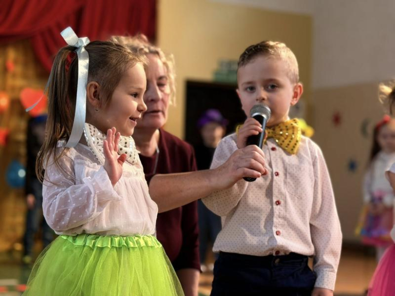 Dzień Babci i Dziadka w Zespole Szkół i Przedszkoli w Niedźwiedziu [foto]