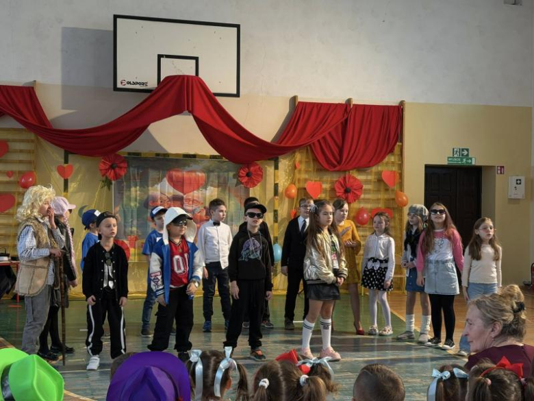 Dzień Babci i Dziadka w Zespole Szkół i Przedszkoli w Niedźwiedziu [foto]