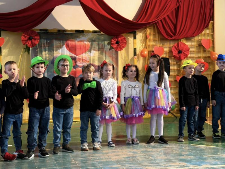 Dzień Babci i Dziadka w Zespole Szkół i Przedszkoli w Niedźwiedziu [foto]