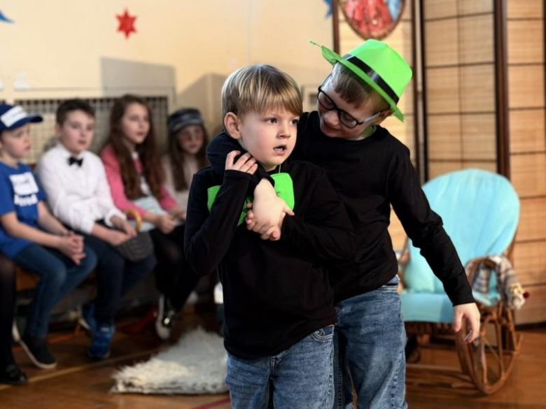 Dzień Babci i Dziadka w Zespole Szkół i Przedszkoli w Niedźwiedziu [foto]