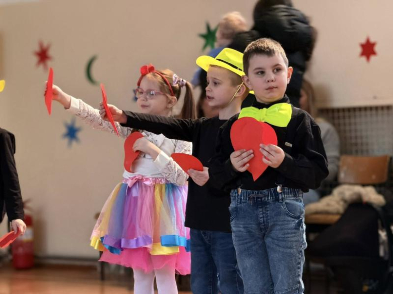 Dzień Babci i Dziadka w Zespole Szkół i Przedszkoli w Niedźwiedziu [foto]