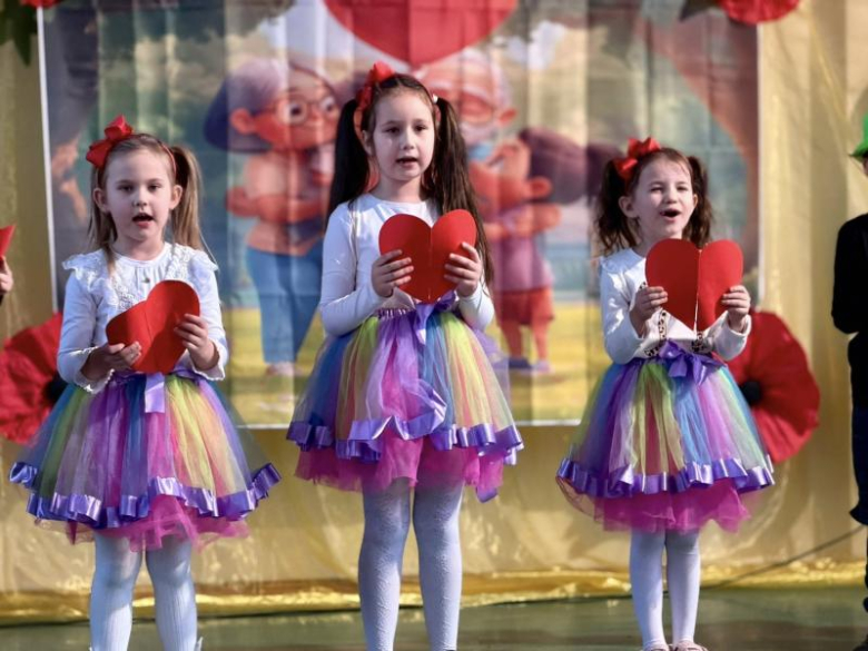 Dzień Babci i Dziadka w Zespole Szkół i Przedszkoli w Niedźwiedziu [foto]