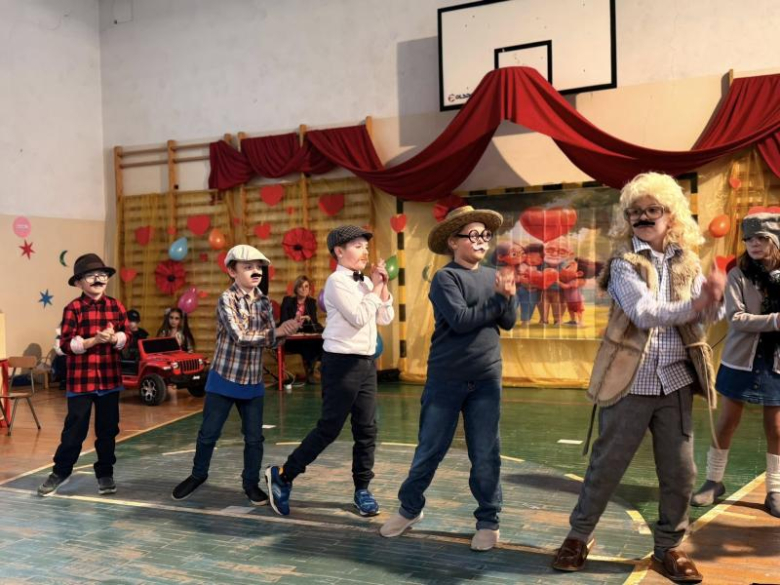 Dzień Babci i Dziadka w Zespole Szkół i Przedszkoli w Niedźwiedziu [foto]