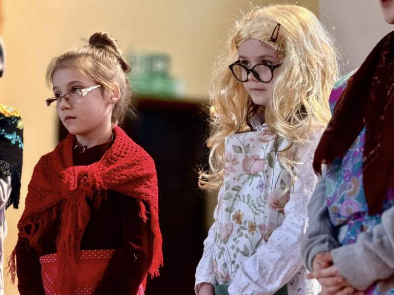 Dzień Babci i Dziadka w Zespole Szkół i Przedszkoli w Niedźwiedziu [foto]