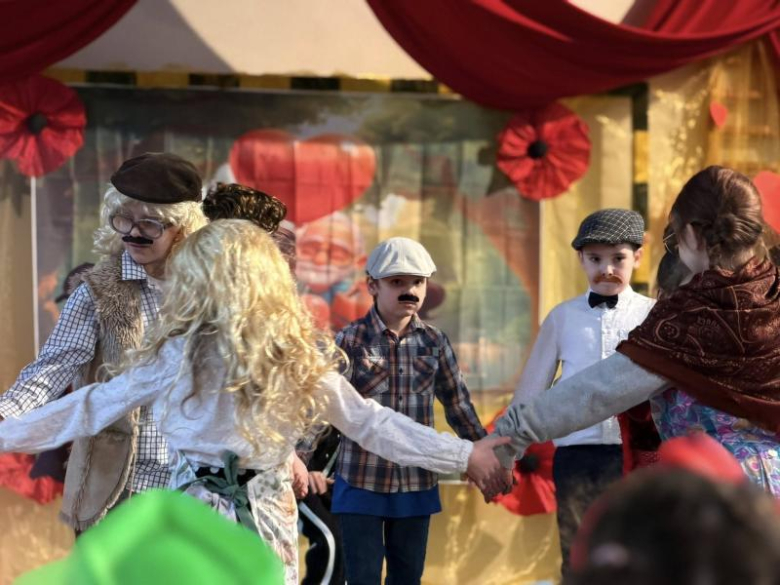 Dzień Babci i Dziadka w Zespole Szkół i Przedszkoli w Niedźwiedziu [foto]