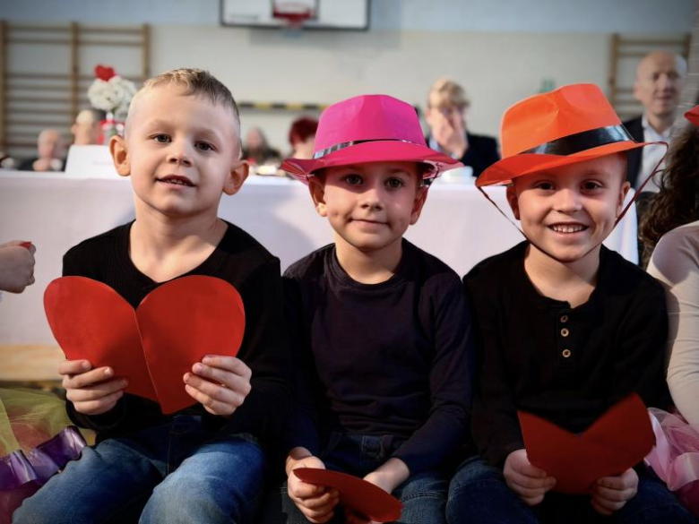 Dzień Babci i Dziadka w Zespole Szkół i Przedszkoli w Niedźwiedziu [foto]