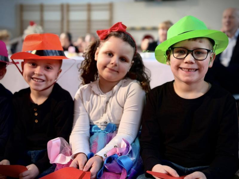 Dzień Babci i Dziadka w Zespole Szkół i Przedszkoli w Niedźwiedziu [foto]