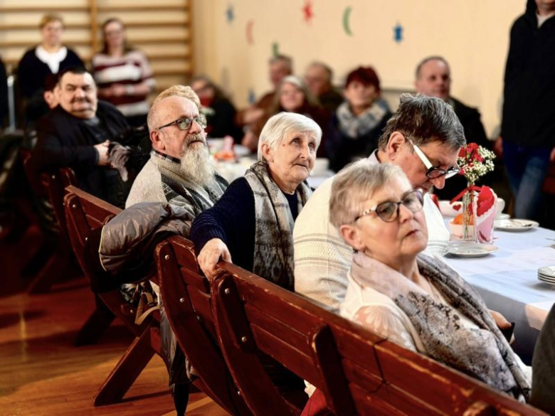 Dzień Babci i Dziadka w Zespole Szkół i Przedszkoli w Niedźwiedziu [foto]