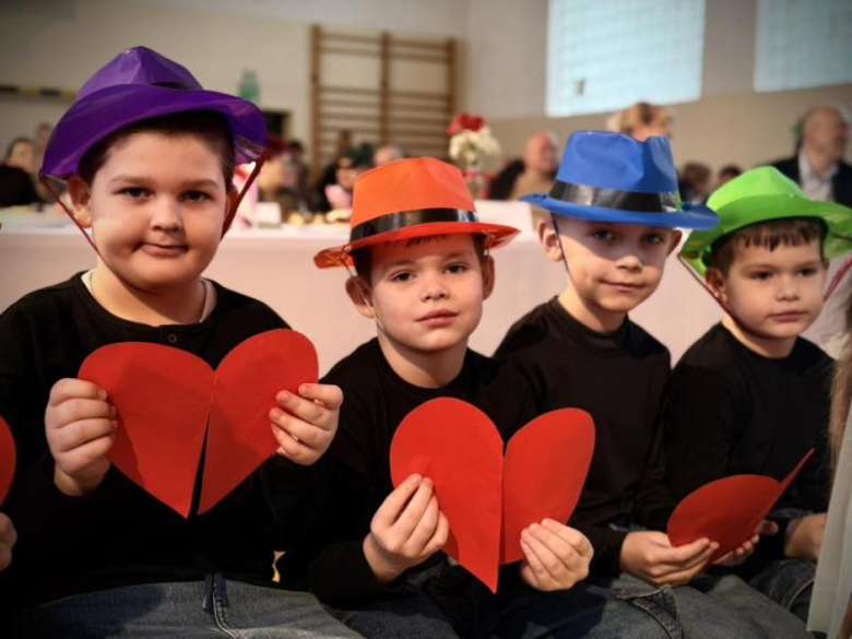 Dzień Babci i Dziadka w Zespole Szkół i Przedszkoli w Niedźwiedziu [foto]