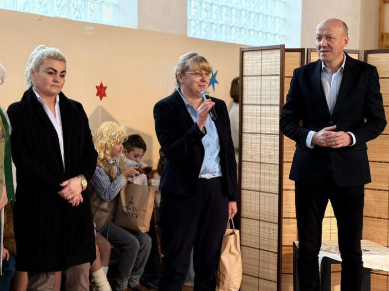 Dzień Babci i Dziadka w Zespole Szkół i Przedszkoli w Niedźwiedziu [foto]