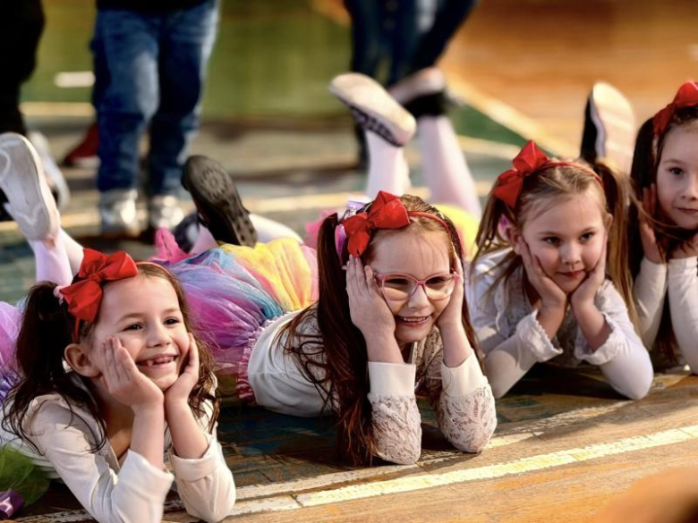 Dzień Babci i Dziadka w Zespole Szkół i Przedszkoli w Niedźwiedziu [foto]